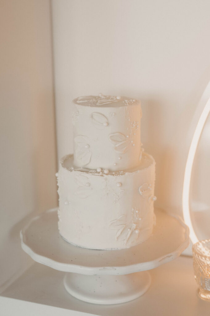 white elopement cake